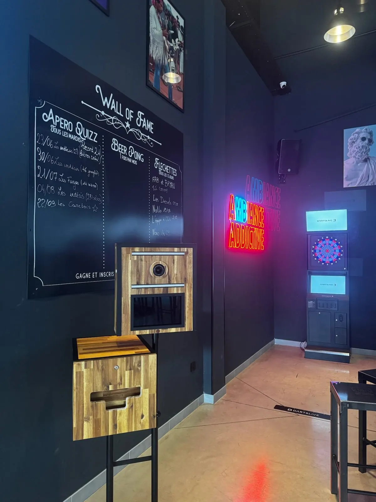 Borne photo FERNI STUDIO en bois installée lors d’une soirée